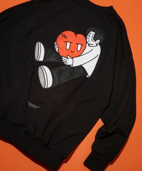 FREAK'S STORE（フリークスストア）の「Kurt Wu/カート ウー two side hug heart 刺繍 CREW SWEAT/刺繍デザイン クルーネックスウェット（スウェット・メンズ・ブラック/ホワイト/ブラウン/グレー・X-LARGE/LARGE/MEDIUM）」の19枚目の写真