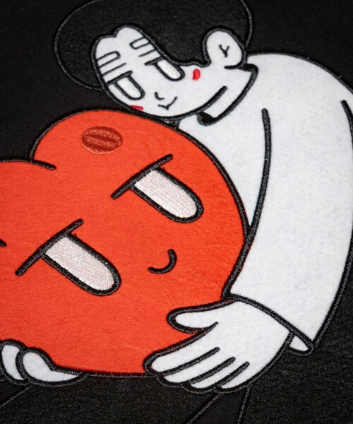 FREAK'S STORE（フリークスストア）の「Kurt Wu/カート ウー two side hug heart 刺繍 CREW SWEAT/刺繍デザイン クルーネックスウェット（スウェット・メンズ・ブラック/ホワイト/ブラウン/グレー・X-LARGE/LARGE/MEDIUM）」の20枚目の写真