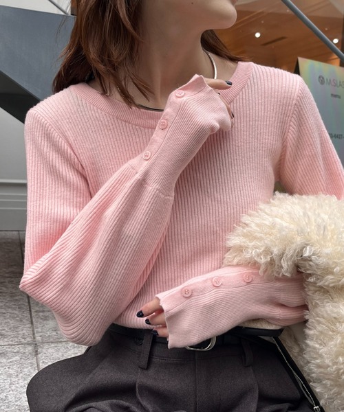 CIAOPANIC TYPY（チャオパニックティピー）の「ボリュームスリーブ袖ボタンニット（ニット/セーター・レディース・レッド/ピンク/ライトグレー/グレー/オフホワイト/サックスブルー/ブラック/ネイビー・ONE SIZE）」の7枚目の写真