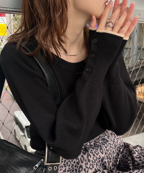 CIAOPANIC TYPY（チャオパニックティピー）の「ボリュームスリーブ袖ボタンニット（ニット/セーター・レディース・レッド/ピンク/ライトグレー/グレー/オフホワイト/サックスブルー/ブラック/ネイビー・ONE SIZE）」の3枚目の写真