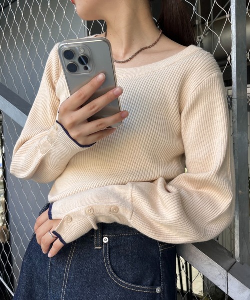 CIAOPANIC TYPY（チャオパニックティピー）の「ボリュームスリーブ袖ボタンニット（ニット/セーター・レディース・レッド/ピンク/ライトグレー/グレー/オフホワイト/サックスブルー/ブラック/ネイビー・ONE SIZE）」の10枚目の写真