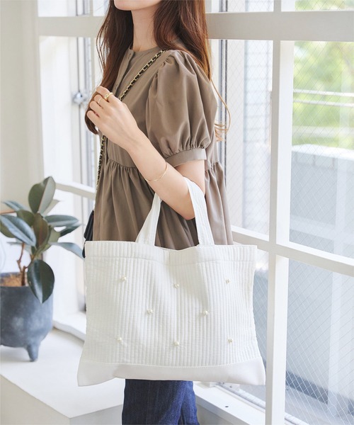 KOBE LETTUCE(コウベレタス)の「フェイクレザードッキングヌビバッグ(トートバッグ・レディース・オフホワイト/ネイビー/ブラック・F)」の5枚目の写真