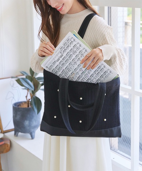 KOBE LETTUCE(コウベレタス)の「フェイクレザードッキングヌビバッグ(トートバッグ・レディース・オフホワイト/ネイビー/ブラック・F)」の6枚目の写真