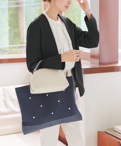 KOBE LETTUCE(コウベレタス)の「フェイクレザードッキングヌビバッグ(トートバッグ・レディース・オフホワイト/ネイビー/ブラック・F)」の7枚目の写真