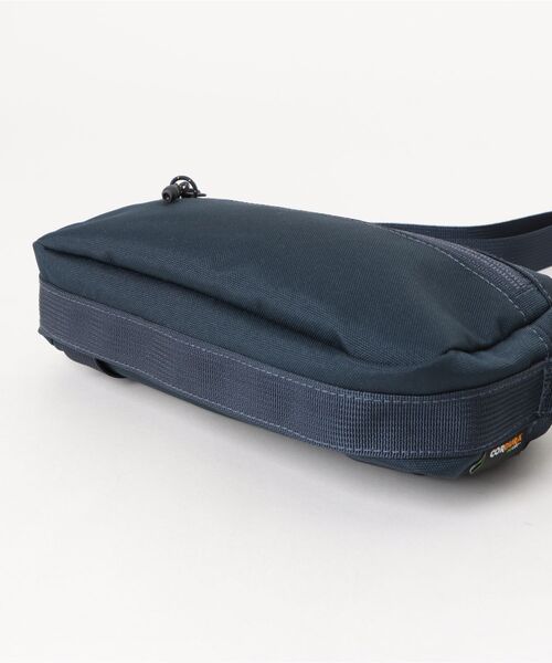 L.L.Bean（エルエルビーン）の「マウンテン・クラシック・コーデュラ・クロスボディ・バッグ（ボディバッグ/ウエストポーチ・レディース・ネイビー/ブラック・ONE SIZE）」の7枚目の写真