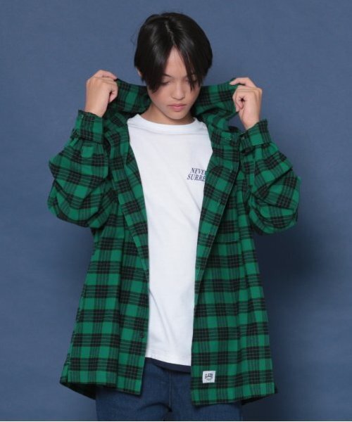 GLAZOS（グラソス）の「【大人向けサイズあり】フード付きチェックシャツ（シャツ/ブラウス・キッズ・グリーン/ブルー・LL/L/M/S）」の2枚目の写真