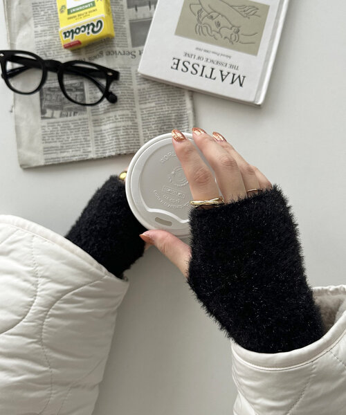 DISCOAT（ディスコート）の「ラメシャギーグローブ（アームカバー・レディース・アイボリー/ブラック・FREE）」の2枚目の写真