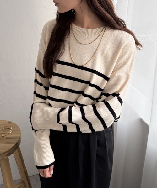 ikka(イッカ)の「【親子コーデ】クリーミーサイドスリットニット(ニット/セーター・レディース・ミント/ベージュ/ダークラベンダー/オフホワイト/グレー/チャコールグレー・M/L/S)」の1枚目の写真