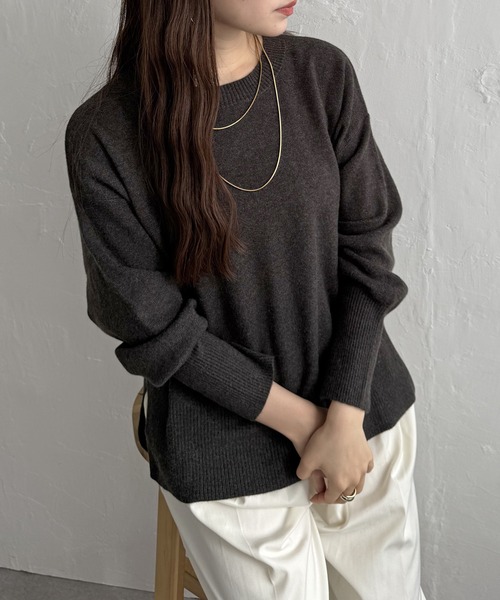 ikka(イッカ)の「【親子コーデ】クリーミーサイドスリットニット(ニット/セーター・レディース・ミント/ベージュ/ダークラベンダー/オフホワイト/グレー/チャコールグレー・M/L/S)」の2枚目の写真