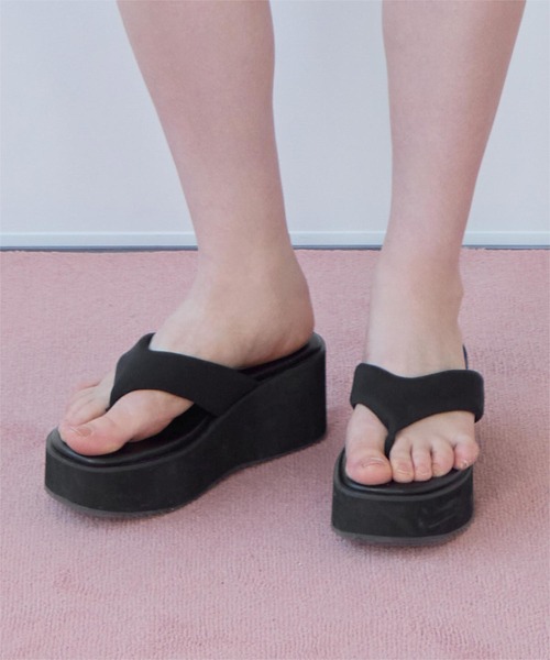 SEA DRESS（シードレス）の「厚底ラウンドトゥトングサンダル（サンダル・レディース・ブラック/ホワイト系その他・LL/L/M/S）」の2枚目の写真