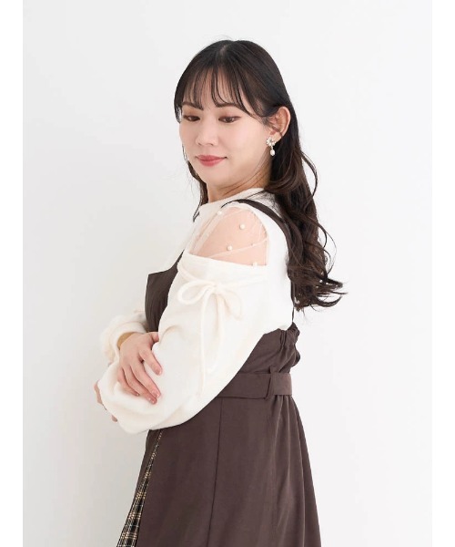 Re-J&SUPURE(リジェイアンドスプル)の「【大きいサイズ】肩チュールシアーパール付き起毛リブトップス(ニット/セーター・レディース・ピンク/オフホワイト/ブラック・XX-LARGE/X-LARGE)」の6枚目の写真
