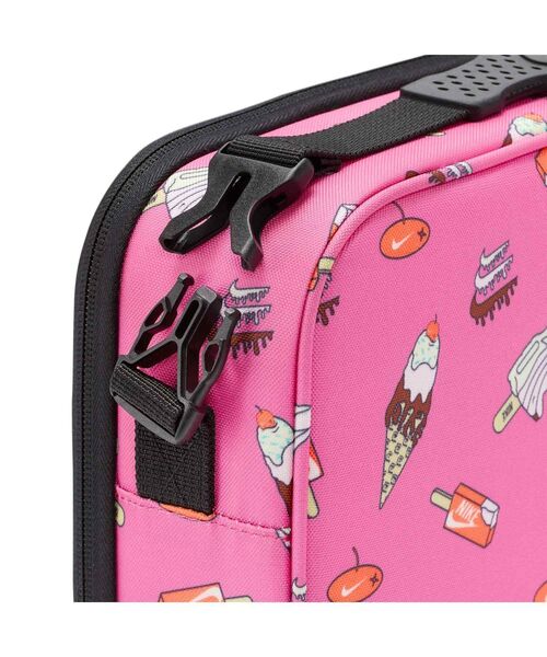 NIKE(ナイキ)の「ナイキ フューエル パック ランチバッグ / Nike Fuel Pack Lunch Bag DO3699-013 Black(トートバッグ・キッズ・ブラック・ONE SIZE)」の8枚目の写真