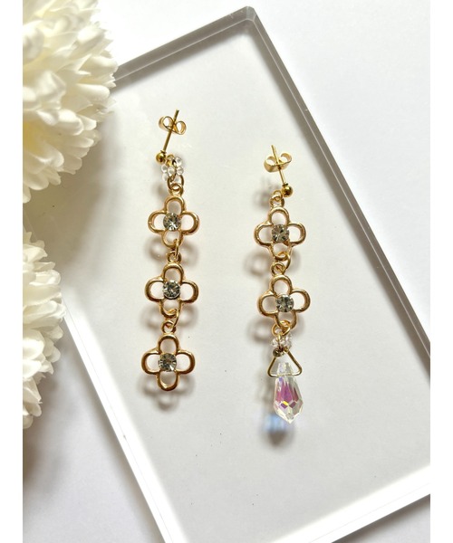 VIBGYOR(ヴィブジョー)の「【YM】ビジュー×花 クリスタル アシメ サージカルステンレスピアス(MA)(ピアス(両耳用)・レディース・ゴールド・FREE)」の1枚目の写真