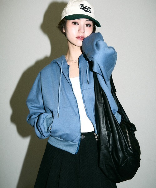 Clum(クルム)の「color synthetic leather shoulder bag / カラー合成皮革ショルダーバッグ(ショルダーバッグ・レディース・ブラック/ワインレッド・FREE)」の4枚目の写真