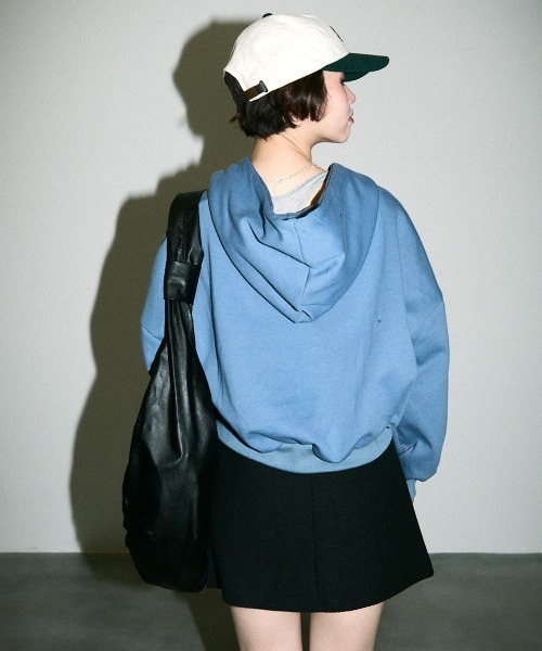 Clum(クルム)の「color synthetic leather shoulder bag / カラー合成皮革ショルダーバッグ(ショルダーバッグ・レディース・ブラック/ワインレッド・FREE)」の5枚目の写真
