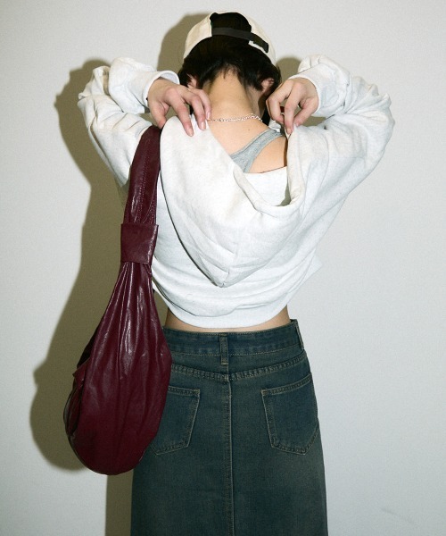 Clum(クルム)の「color synthetic leather shoulder bag / カラー合成皮革ショルダーバッグ(ショルダーバッグ・レディース・ブラック/ワインレッド・FREE)」の14枚目の写真