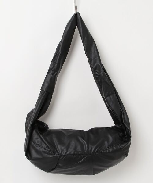Clum(クルム)の「color synthetic leather shoulder bag / カラー合成皮革ショルダーバッグ(ショルダーバッグ・レディース・ブラック/ワインレッド・FREE)」の18枚目の写真