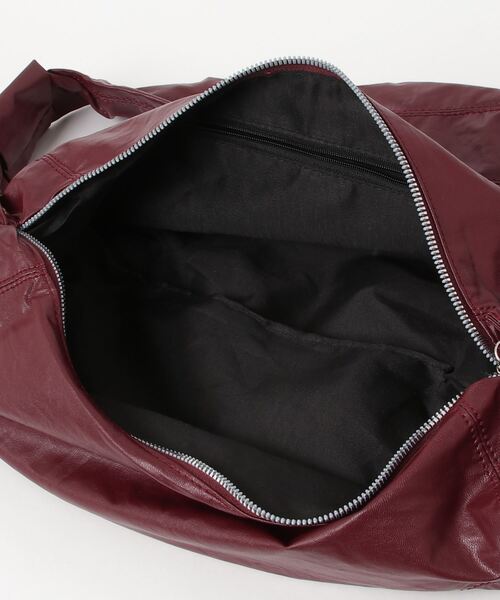 Clum(クルム)の「color synthetic leather shoulder bag / カラー合成皮革ショルダーバッグ(ショルダーバッグ・レディース・ブラック/ワインレッド・FREE)」の21枚目の写真