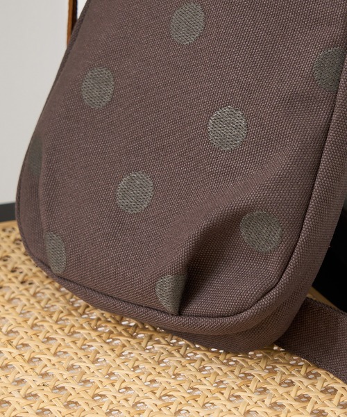 toleur(トーラ)の「【toleur】ドット刺繍ミニサコッシュ 11952 ※(ショルダーバッグ・レディース・カーキ/ブルー/ダークグレー/ライトグレー・FREE)」の21枚目の写真