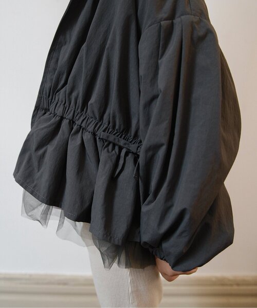 BREEZE（ブリーズ）の「【ジュニア対応】チュールペプラムブルゾン（ナイロンジャケット・キッズ・チャコール/アイボリー・80/100/110/130/120/90/140）」の9枚目の写真