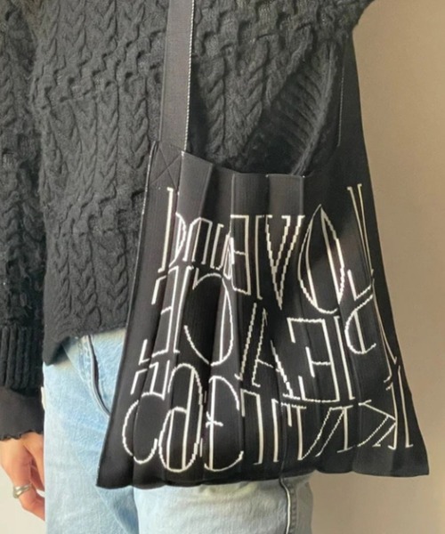 KNT365(ケイエヌティサンロクゴ)の「Knitty LOVE and PEACE(トートバッグ・レディース・ピンク/ベージュ/ブラック/レッド・FREE)」の5枚目の写真