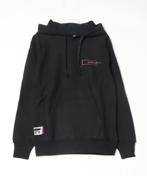 CELENA BEATS(セレナビーツ)の「COMPLIANCE ブランドロゴパーカー(パーカー・メンズ・ブラック・M/L/XL/XXL)」の1枚目の写真