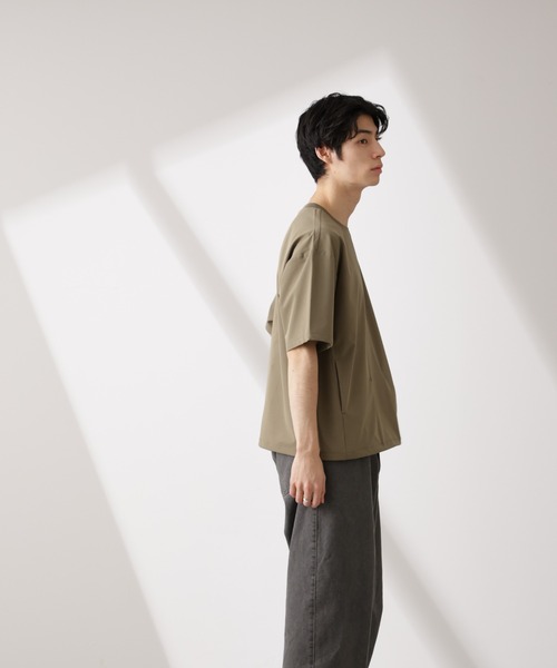 NANO universe（ナノユニバース）の「ライトウェイトストレッチ プルオーバー半袖(セットアップ可)（Tシャツ/カットソー・メンズ・ブラック/カーキ/チャコール・S/M/L）」の9枚目の写真