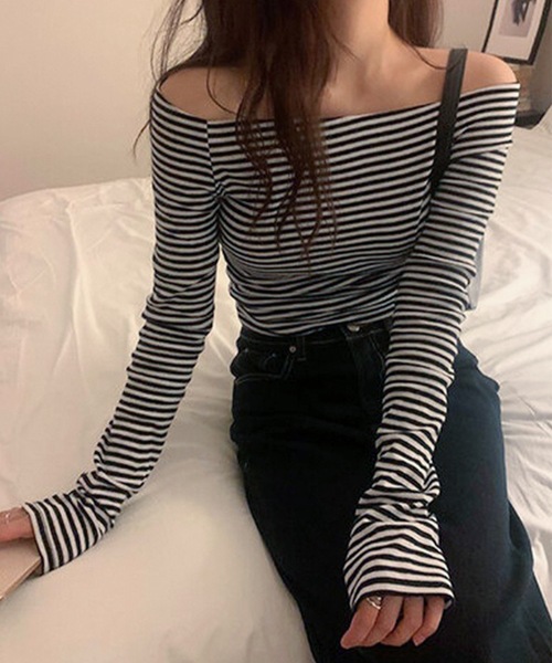Lace Ladies(レースレディース)の「オフショルダー ラグラン ボーダー 長袖 カットソー(Tシャツ/カットソー・レディース・ブラック/グレー・FREE)」の2枚目の写真