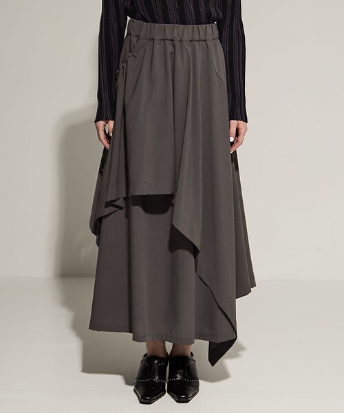 UJOH（ウジョー）の「【UJOH/ウジョー】《STUDIOUS別注》Rondom Hem Gathered Skirt/ランダムヘムギャザースカート（スカート・レディース・ブラック/グレー・2/3）」の18枚目の写真