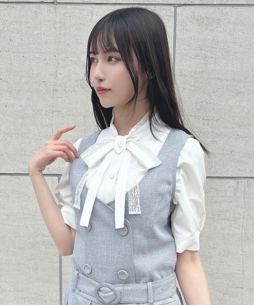 F i.n.t（フィント）の「レースレイヤードボウタイ5分袖ブラウス/ fint　フィント（シャツ/ブラウス・レディース・ブルーグレー/オフホワイト/クリーム・FREE）」の2枚目の写真