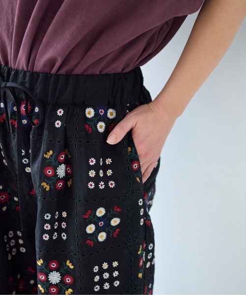 yuni（ユニ　）の「eyelet embroidelyイージーパンツ（その他パンツ・レディース・その他/ホワイト/アイボリー/ブラック・FREE）」の15枚目の写真