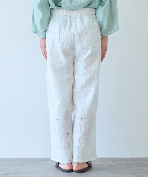 yuni（ユニ　）の「eyelet embroidelyイージーパンツ（その他パンツ・レディース・その他/ホワイト/アイボリー/ブラック・FREE）」の10枚目の写真