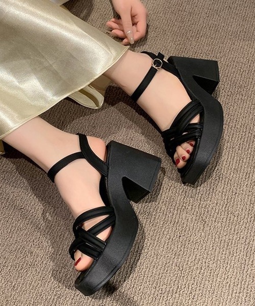 Lace Ladies(レースレディース)の「レザー調 クロス ストラップ プラットフォーム 厚底 太ヒール サンダル(サンダル・レディース・グレイッシュベージュ/アイボリー/ブラック・25cm/24.5cm/24cm/23.5cm/22.5cm/23cm)」の6枚目の写真
