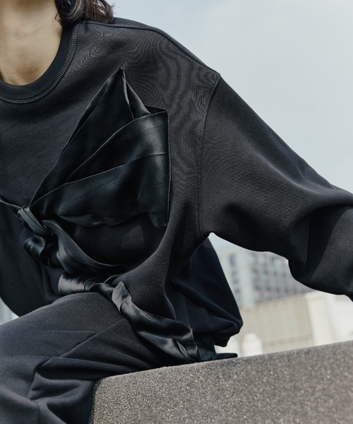 JNBY(ジェーエヌビーワイ)の「Satin Ribbon Oversized Sweatshirt / サテンリボンスウェットシャツ(スウェット・レディース・ホワイト/ブラック・40)」の8枚目の写真