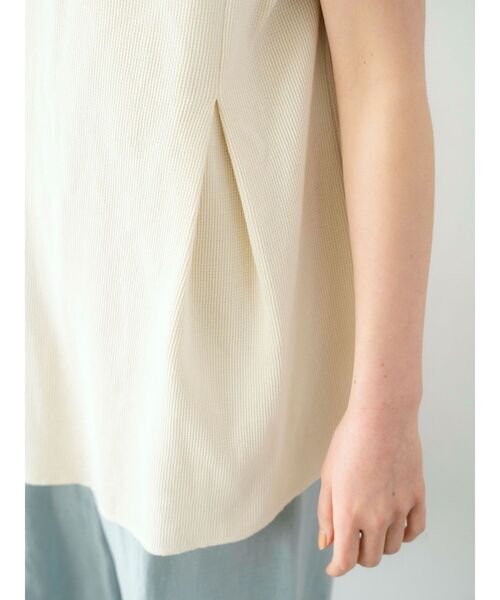 Ungrid（アングリッド）の「バックスリットワッフルタンクトップ（タンクトップ・レディース・アイボリー/チャコールグレー/グリーン系その他・FREE）」の7枚目の写真