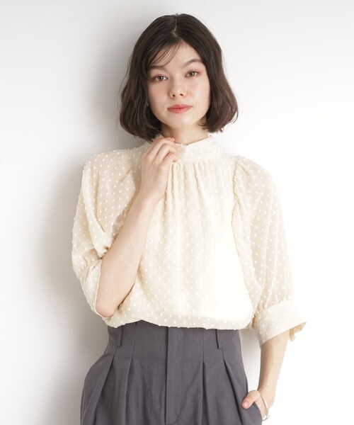 THE SHOP TK (ザ ショップ ティーケー )の「◆ドットジャカードブラウス【洗える】(シャツ/ブラウス・レディース・ナチュラル/ブラック・12/13)」の2枚目の写真