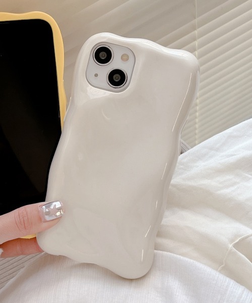 Fun & Daily(ファンアンドデイリー)の「Jelly Color iPhone case 15 16 Pro ProMax(スマホケース/カバー・レディース・ブルー/パープル/イエロー/オレンジ/ホワイト系その他・iPhone 15 Pro/iPhone 15 Pro Max/iPhone 16/iPhone 16 Pro/iPhone 16 Pro Max/iPhone 15)」の2枚目の写真