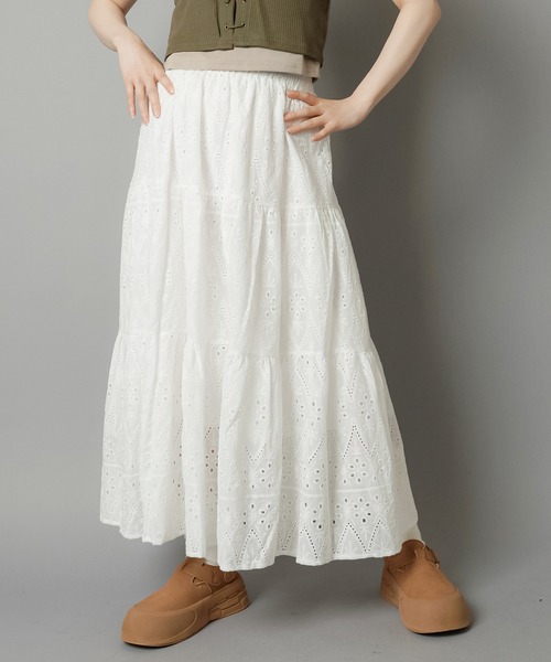 SPINNS(スピンズ)の「ティアードロングスカート/レースC/NEO森ガール(スカート・レディース・オフホワイト・ONESIZE)」の4枚目の写真