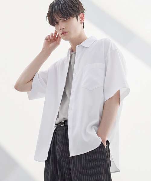 ESSENTIALS WARDROBE（エッセンシャルワードローブ）の「防シワレギュラーカラーベーシック半袖シャツ（シャツ/ブラウス・メンズ・チャコール/ブルー/ブラック/ホワイト・S/M/L/XL）」の5枚目の写真