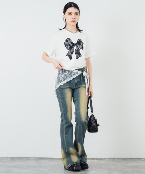 ANAP(アナップ)の「レース リボン ピグメント サイド シャーリング Tシャツ(Tシャツ/カットソー・レディース・スミクロ/ホワイト・FREE)」の5枚目の写真