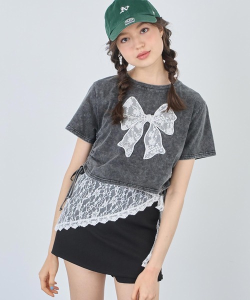 ANAP(アナップ)の「レース リボン ピグメント サイド シャーリング Tシャツ(Tシャツ/カットソー・レディース・スミクロ/ホワイト・FREE)」の7枚目の写真