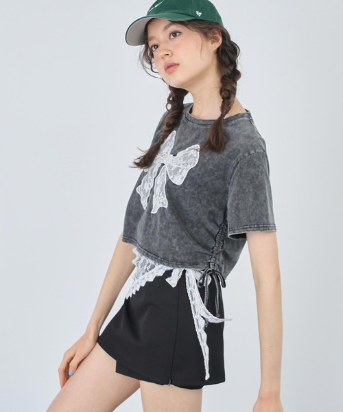 ANAP(アナップ)の「レース リボン ピグメント サイド シャーリング Tシャツ(Tシャツ/カットソー・レディース・スミクロ/ホワイト・FREE)」の8枚目の写真