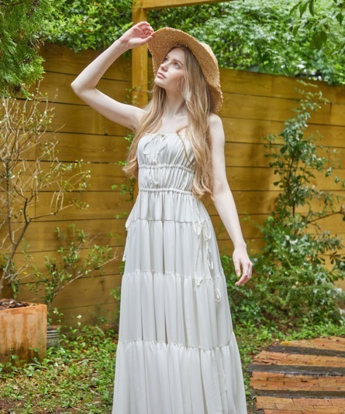 ERADIE(エラディエ)の「Shirring tiered one-piece シャーリングティアードワンピース(ワンピース・レディース・ブラック/ロイヤルブルー/ホワイト/レッド・FREE)」の5枚目の写真