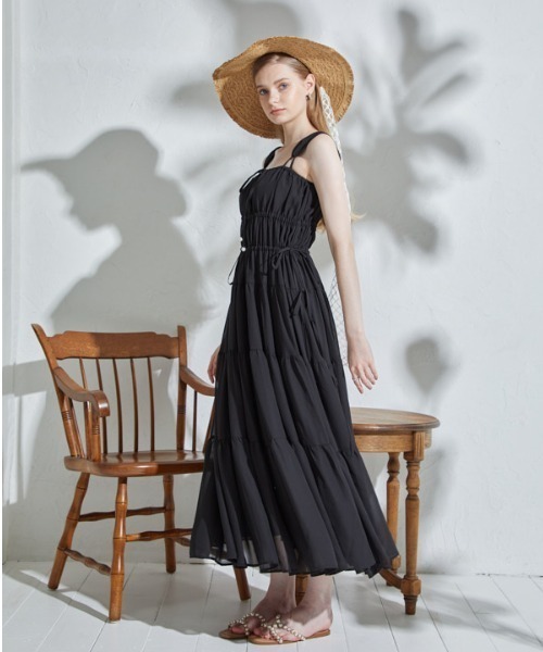 ERADIE(エラディエ)の「Shirring tiered one-piece シャーリングティアードワンピース(ワンピース・レディース・ブラック/ロイヤルブルー/ホワイト/レッド・FREE)」の18枚目の写真