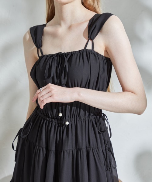 ERADIE(エラディエ)の「Shirring tiered one-piece シャーリングティアードワンピース(ワンピース・レディース・ブラック/ロイヤルブルー/ホワイト/レッド・FREE)」の15枚目の写真