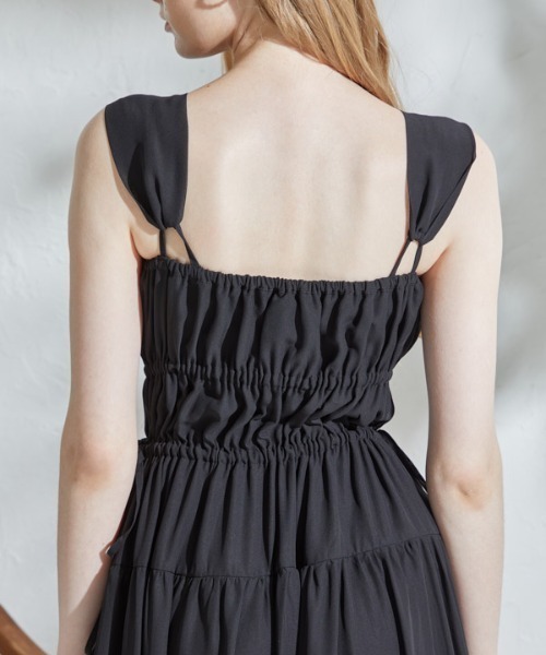 ERADIE(エラディエ)の「Shirring tiered one-piece シャーリングティアードワンピース(ワンピース・レディース・ブラック/ロイヤルブルー/ホワイト/レッド・FREE)」の14枚目の写真