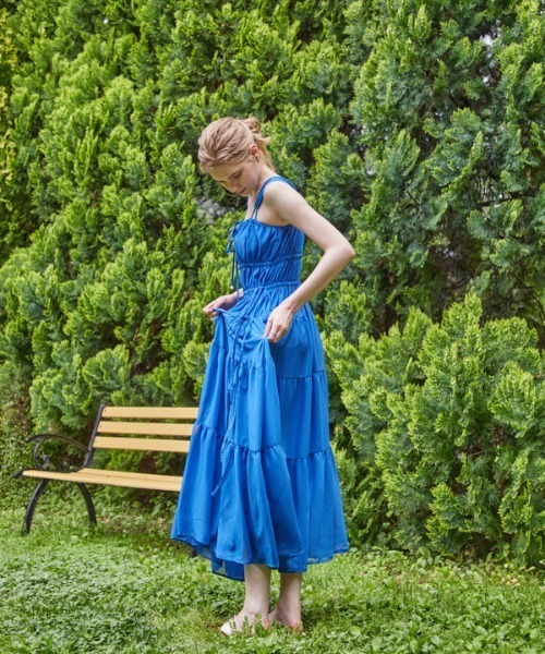 ERADIE(エラディエ)の「Shirring tiered one-piece シャーリングティアードワンピース(ワンピース・レディース・ブラック/ロイヤルブルー/ホワイト/レッド・FREE)」の21枚目の写真