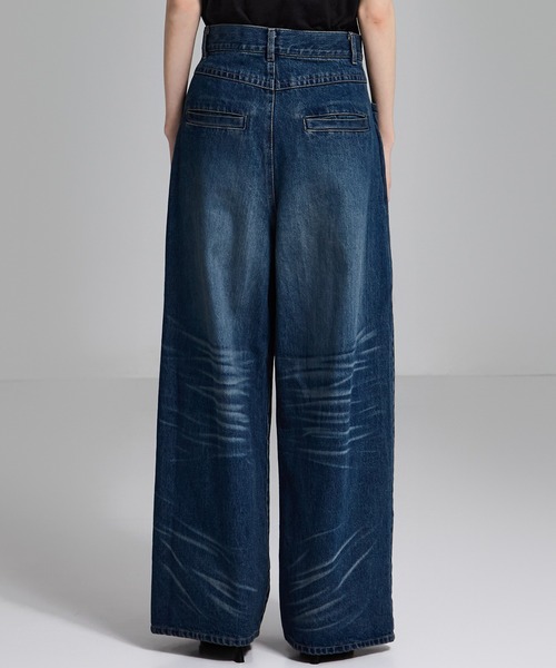 STUDIOUS（ステュディオス）の「【STUDIOUS/ステュディオス】Tucked Wide Leg Jeans/タックワイドレッグデニム（デニムパンツ・レディース・ダークインディゴブルー/ブラック・1/2）」の13枚目の写真