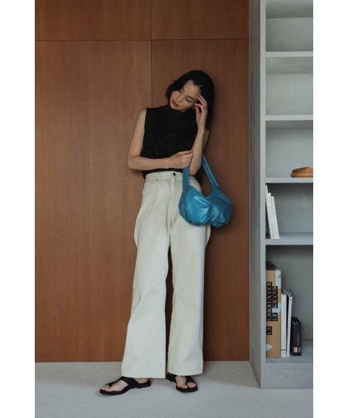 Knuth Marf(クヌースマーフ)の「twist gather bag(ショルダーバッグ・レディース・ブルー/アイボリー・FREE)」の2枚目の写真