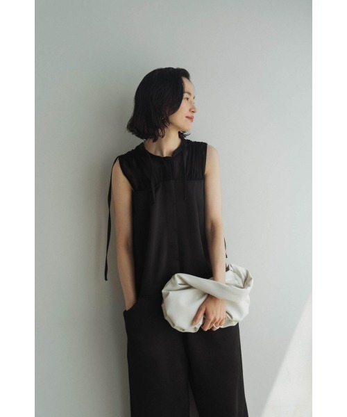 Knuth Marf(クヌースマーフ)の「twist gather bag(ショルダーバッグ・レディース・ブルー/アイボリー・FREE)」の3枚目の写真